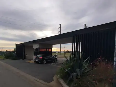 BARRIO LOS PASOS DEL JOCKEY 2 OPORTUNIDAD LA MEJOR UBICACIÓN