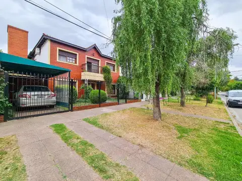Casa en venta en Luján  5 ambientes APTA CREDITO