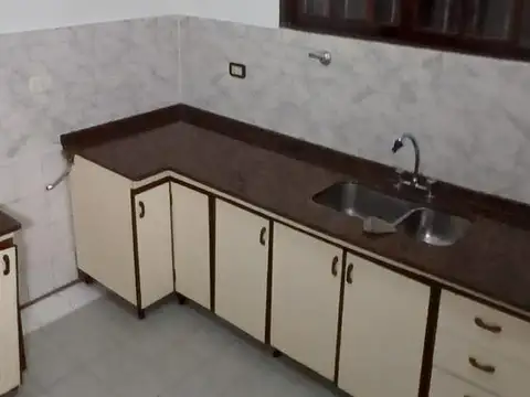 Casa en Alquiler en Lanus Oeste, $ 400.000