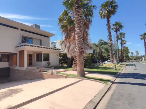 Casa en venta- Funes Hills- San Marino- cuatro Dormitorios