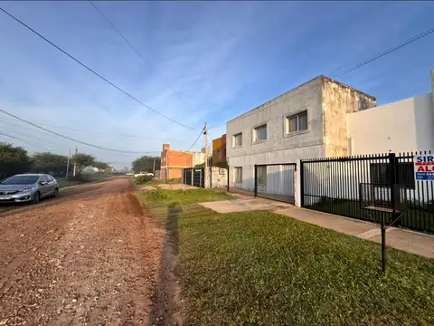 Casa en Alquiler con 1 cochera