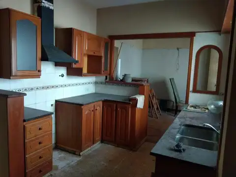 Casa 5 ambientes con 4 baños