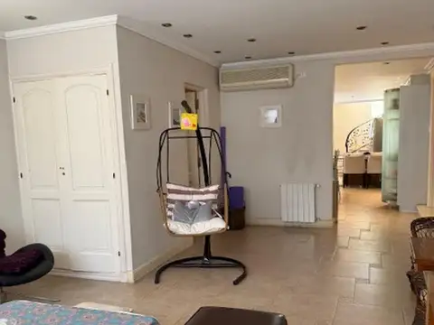 Excelente Casa Martínez Libertador al río.