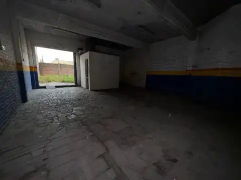 Excelente local comercial, 300 m cubiertos.