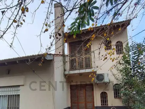 VENTA CASA QUINTA 5 AMBIENTES-QUINCHO-PILETA-PARQUE-BARRIO CERRADO-CARLOS SPEGAZZINI