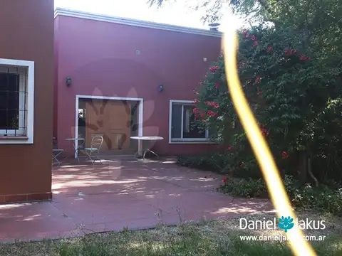 Casa en Venta con 2 cocheras