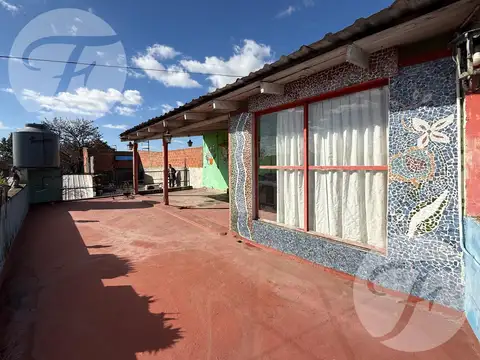 Oportunidad Ituzaingó Norte Casa 3 Ambientes con dos Locales al Frente y Gran Potencial de Inversión