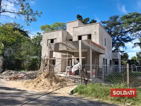 Casa 4 ambientes con 3 baños