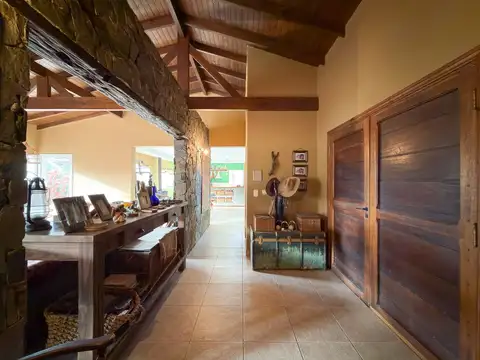 Casa Quinta & Complejo de 3 Cabañas en Venta