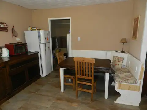 Casa 4 ambientes con 2 baños