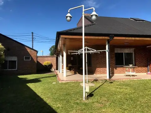 Casa 2 ambientes con 1 baño