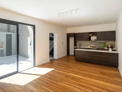 Exclusivo PH de 4 amb. con patio en Caballito