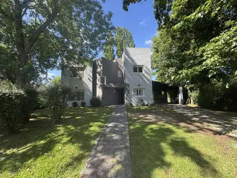 CASA VENTA CLUB EL CARMEN 5 AMBIENTES-BERAZATEGUI