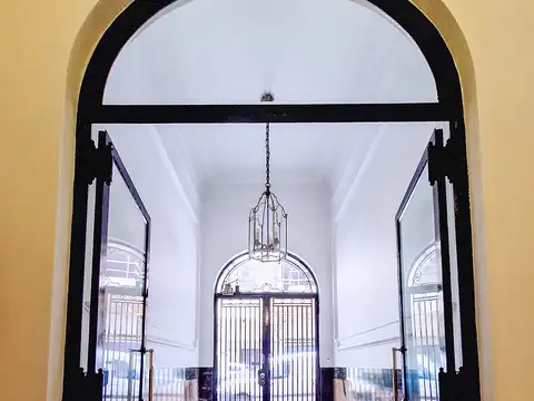 Señorial y luminoso monoambiente piso 7mo
