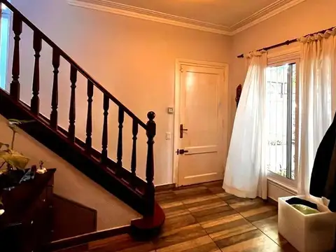 Casa en Venta en Vicente Lopez Vias / Maipu, USD 450.000