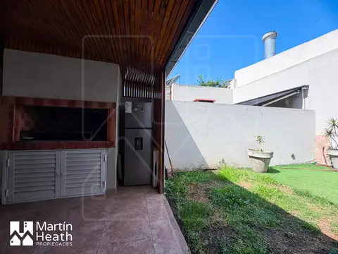 Escobar 2400, Piso PB