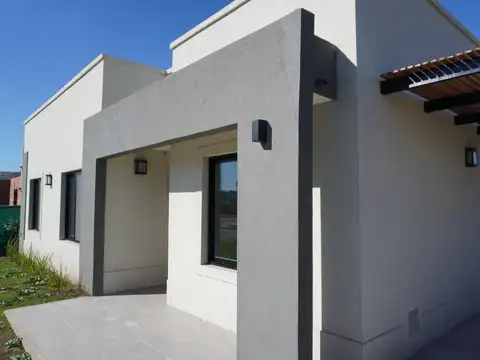 Casa En Santa Elena, Pilar Del Este Cod. M123a