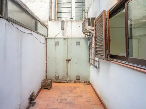 Dpto 2 amb con patio y cochera en venta Caballito