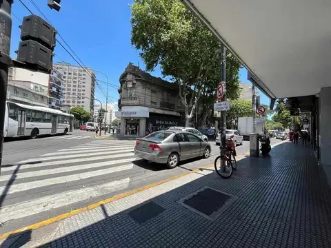 CON EL SUDOR DE TU FRENTE - Local de linda imagen exterior