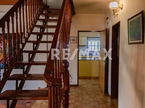 Casa 8 ambientes con 3 baños