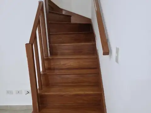 DUPLEX EN ALQUILER CON ENTRADA DE AUTO