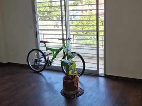 Villa Devoto, monoambiente en moderno edificio, gran balcon, 2° piso al contrafrente.