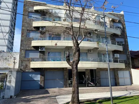 Villa Devoto, monoambiente en moderno edificio, gran balcon, 2° piso al contrafrente.