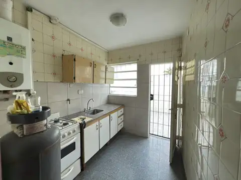 Venta Casa Pasillo 2 Dormitorios Patio y Terraza. España y Hospitales