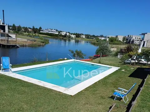 Casa 5 ambientes con 3 baños