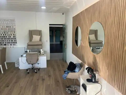 Oficina en Alquiler con 2 cocheras