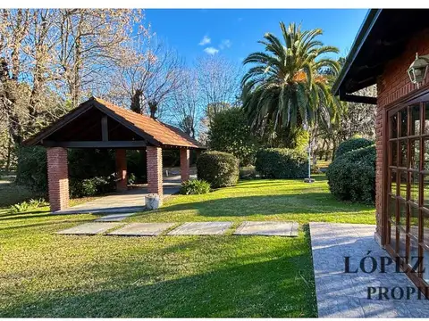 Casa en Venta con 6 cocheras