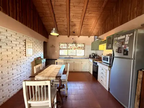 Casa 7 ambientes con 2 baños