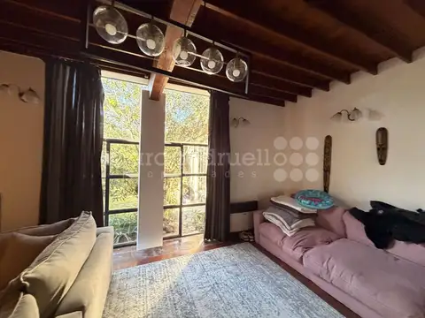 Casa 6 ambientes con 2 baños