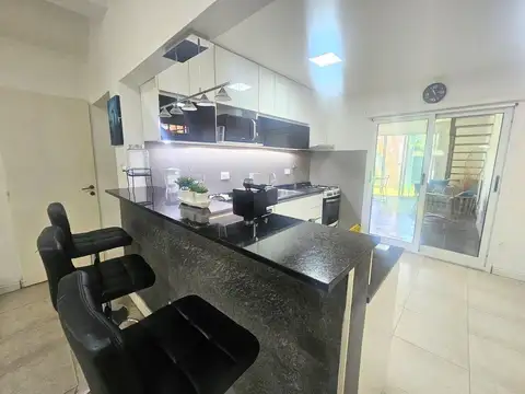 Casa en Venta con 3 cocheras