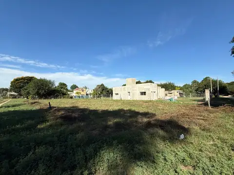 REMAX VENDE TERRENO AV  LOS NARANJOS ARROYO LEYES.