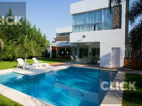 Casa en Venta en Countries y Barrios Cerrados en Ezeiza, USD 890.000