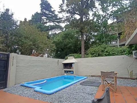 CASA 2 AMB VENTA OLIVOS CON JARDIN PILETA COCHERA