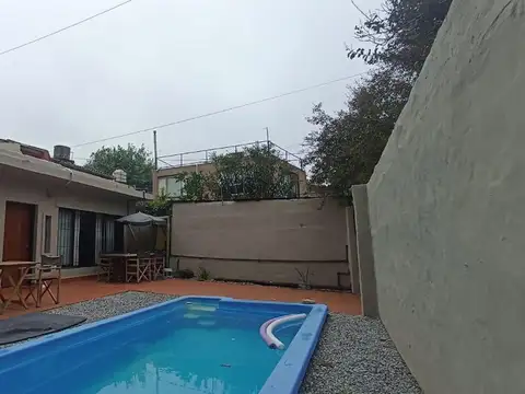CASA 2 AMB VENTA OLIVOS CON JARDIN PILETA COCHERA