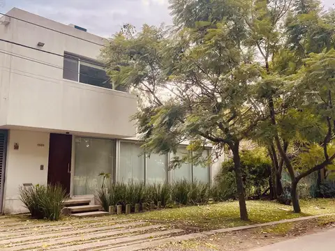 Casa en Alquiler de 3 dormitorios