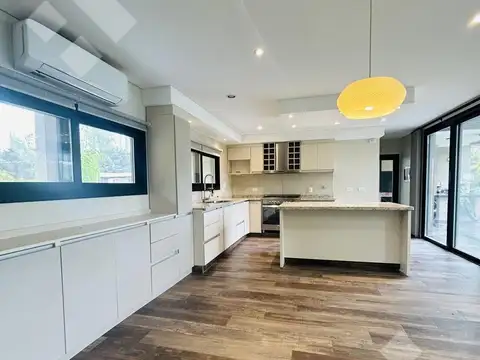 Casa 5 ambientes con 2 baños