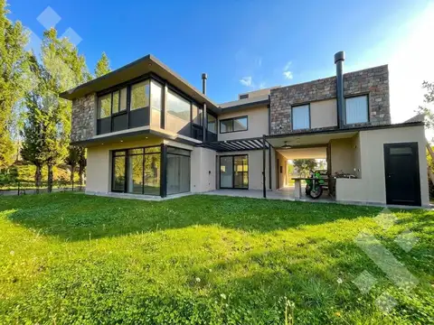 CASA EN VENTA - BARRIO LA COMARCA
