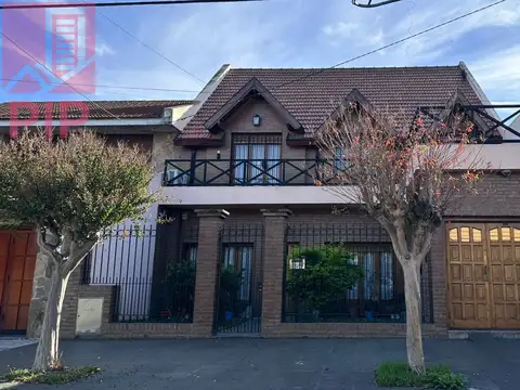 CHALET 6 AMBIENTES EN LOTE DE 10X40 