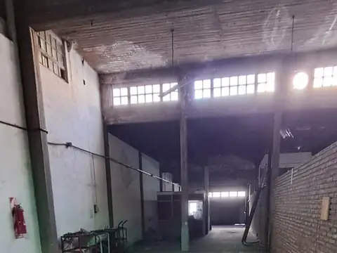 GALPÓN + CASA EN PLANTA ALTA EN ALQUILER !
