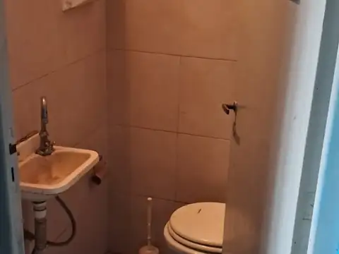 GALPÓN + CASA EN PLANTA ALTA EN ALQUILER !