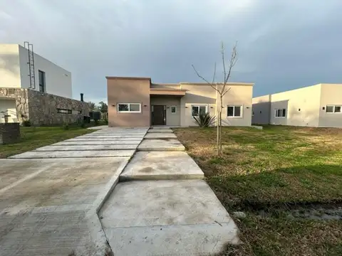 Casa 4 ambientes con 3 baños