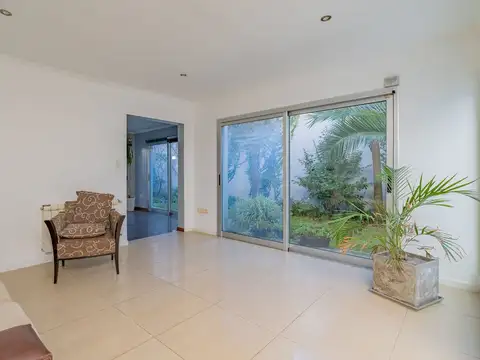 VENTA CASA 5 AMBIENTES LA PERLA APTA CREDITO