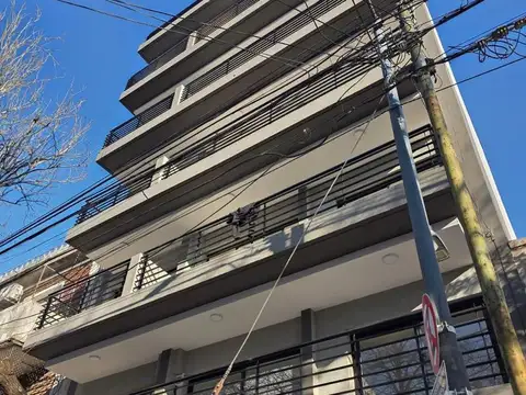 Roseti al 700, Colegiales