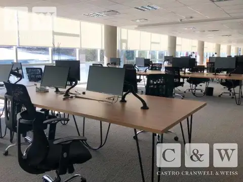 Oficina en Alquiler con 15 cocheras