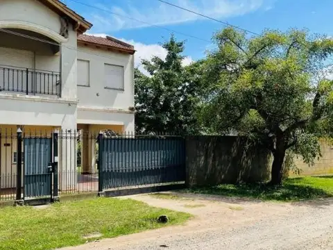 Casa en venta - 3 Dormitorios 2 Baños - Cochera - 900Mts2 - General Belgrano