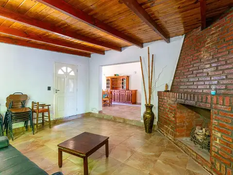 Casa 5 ambientes con 1 baño